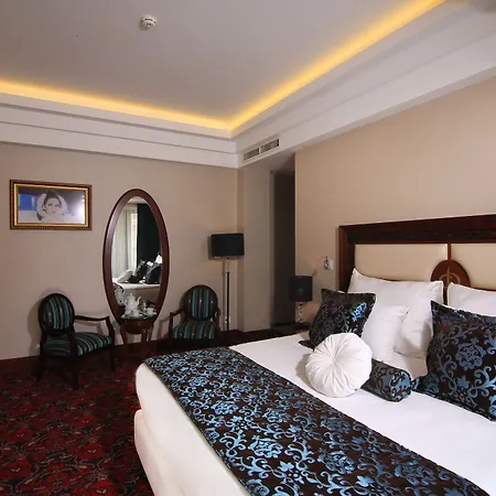 Blue Diamond Ataturk Palace מלון